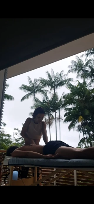 Imagem 2 do massagista Massagem no litoral