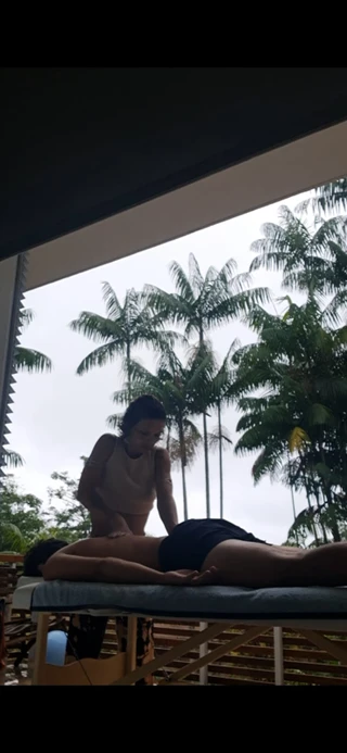 Imagem 2 do massagista Massagem no litoral